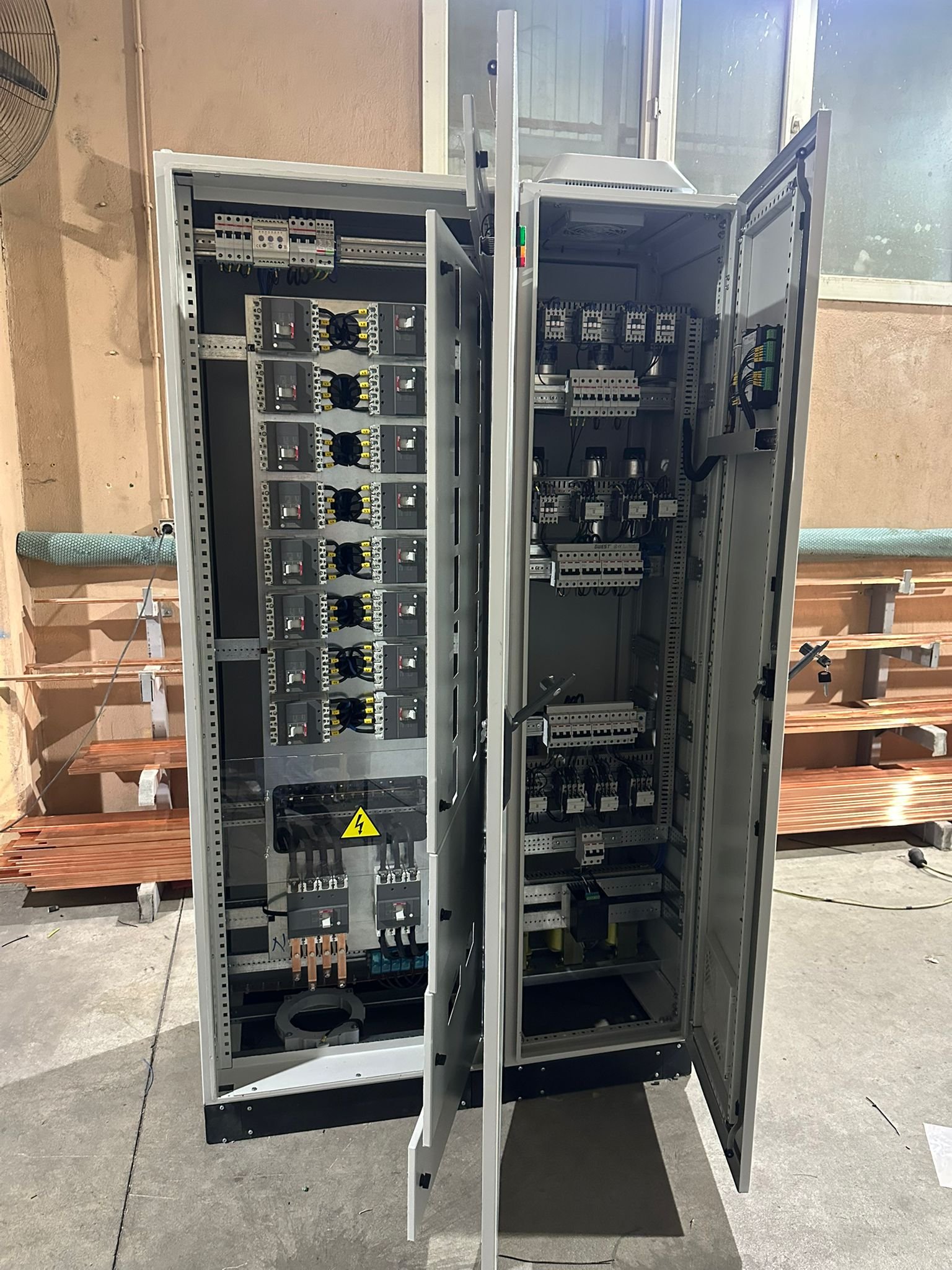 MCC ve kontrol panosu acik gorunum